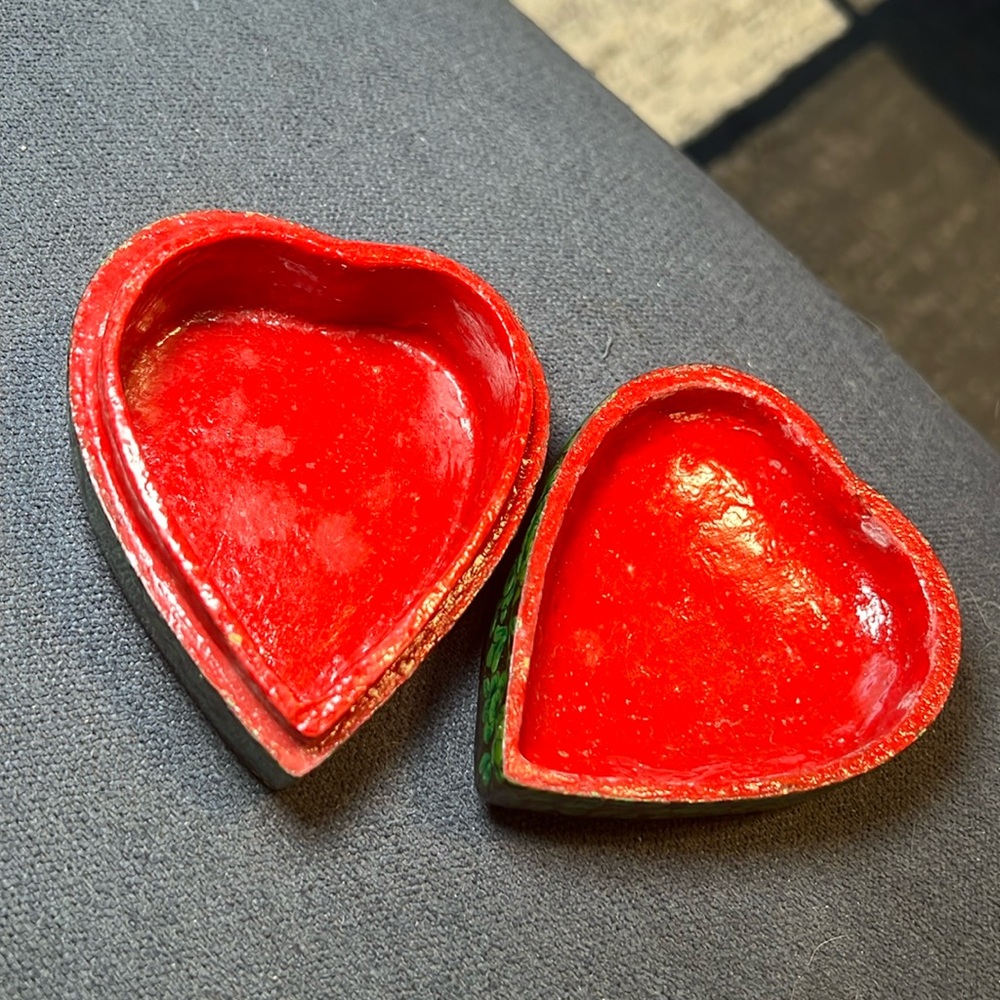 Vintage Handmade Artisan Floral Heart Shaped Box Handpainted Vanity Boudoir - Picture 8 of 8